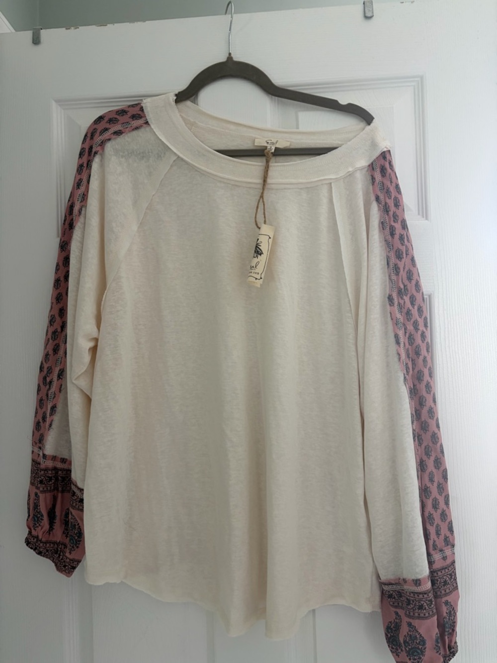 easel Cream Long Sleeve Top with Pink Printed Balloon Sleeves -NWT